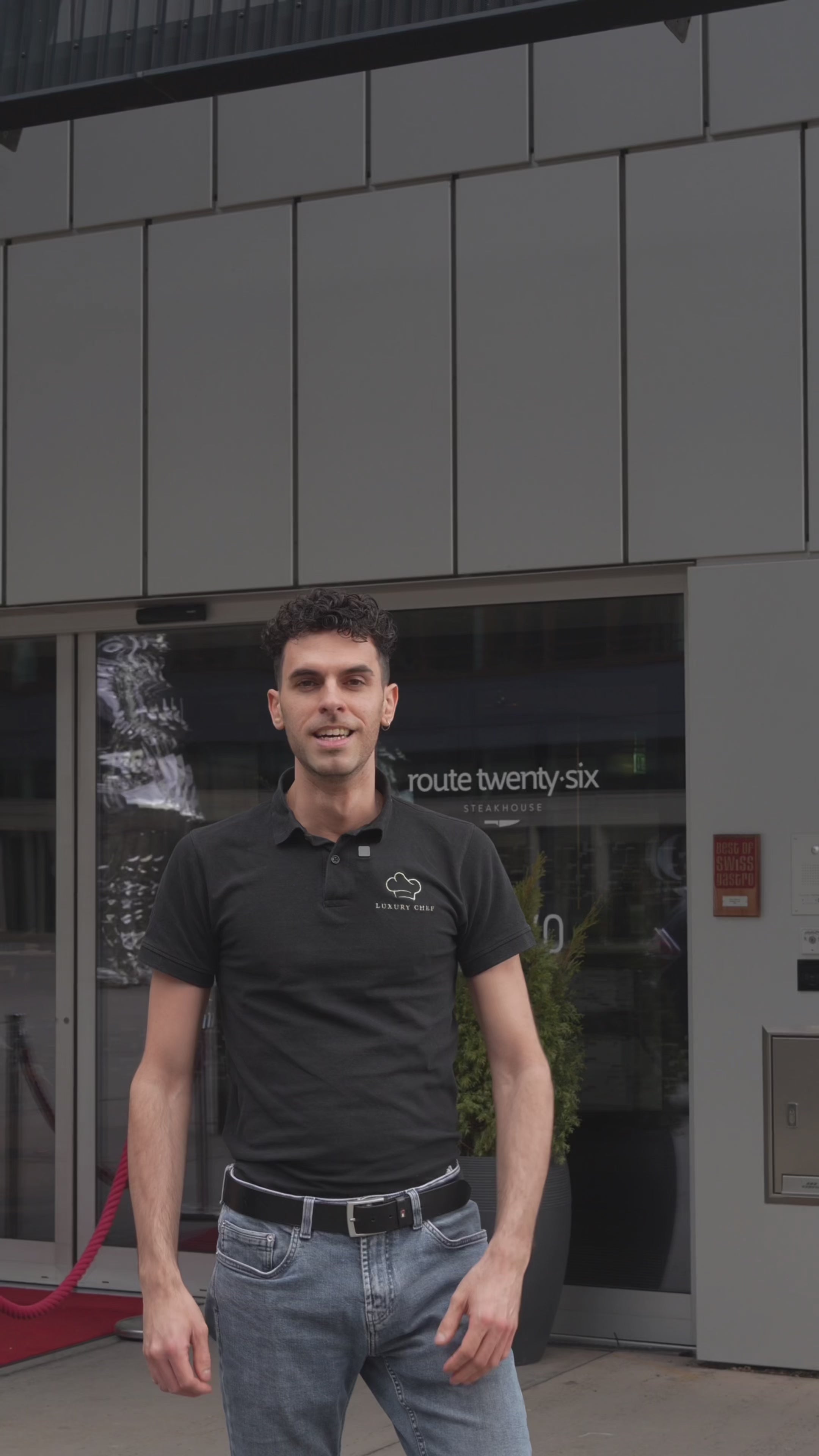 Carica il video: 